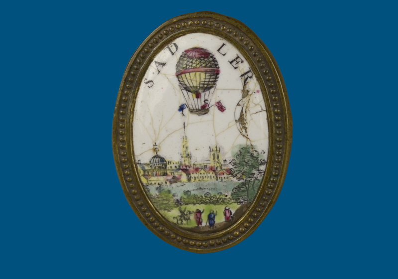 Enamel door knob with a picture of a hot air balloon